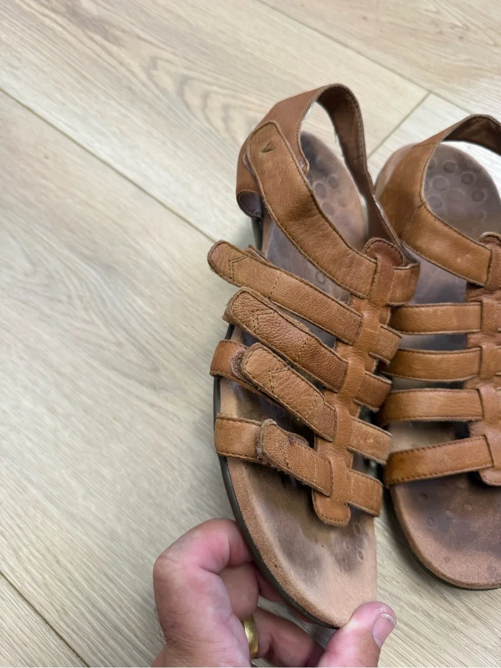 Vionic Harissa strappy brown leather orthotic footbed sandals women’s 10
